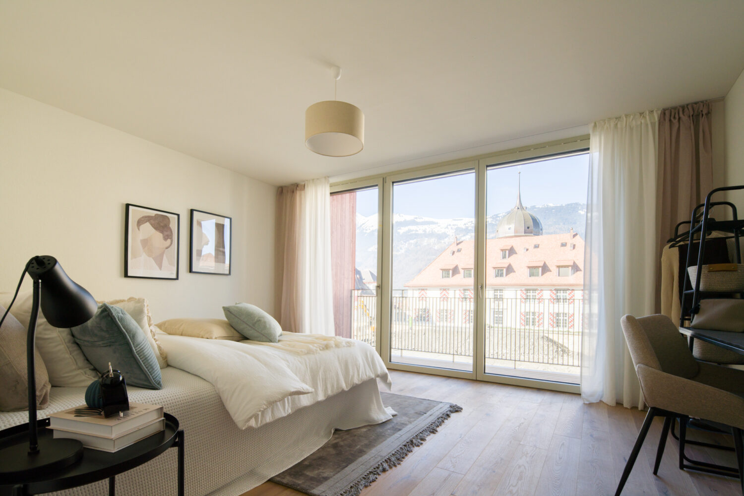 Haus Baldrian, Schlossbungert, Zizers: Schlafzimmer mit Blick auf Schloss Zizers